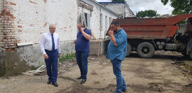 Глава Курганинского района Андрей Ворушилин провел выездные совещания на строящихся и ремонтируемых объектах