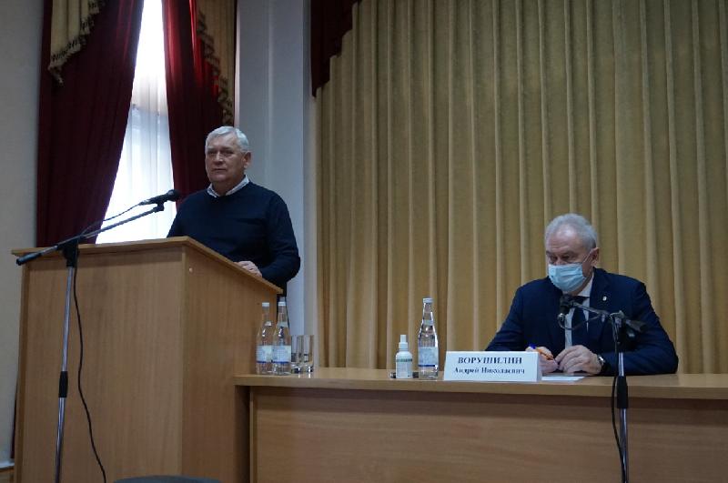 Глава Курганинского района Андрей Ворушилин провел расширенное планерное аппартное совещание, заключительное в уходящем 2021 году