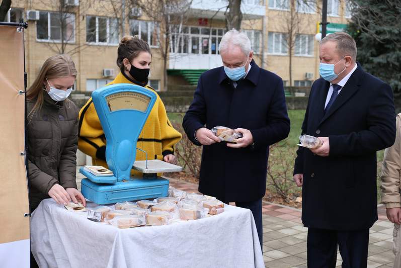 Руководитель муниципалитета Андрей Ворушилин стал участником всероссийской акции «Блокадный хлеб»