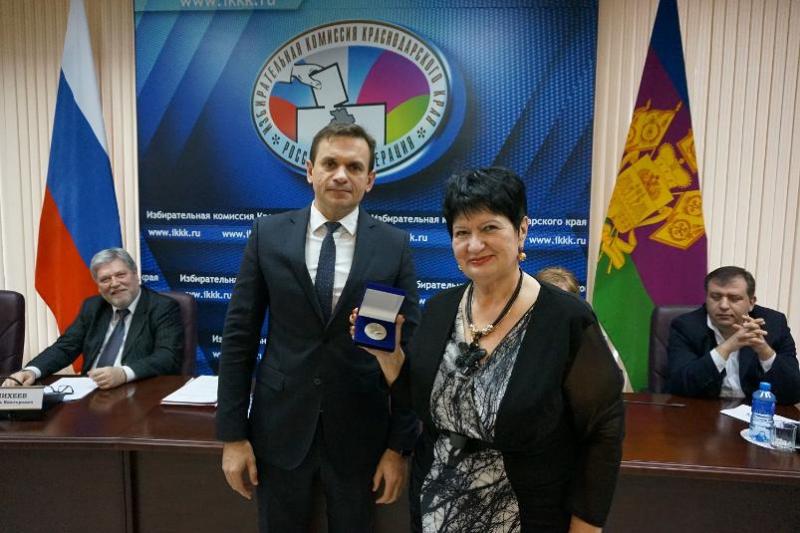 Торжественное вручение памятных медалей состоялась в избирательной комиссии Краснодарского края