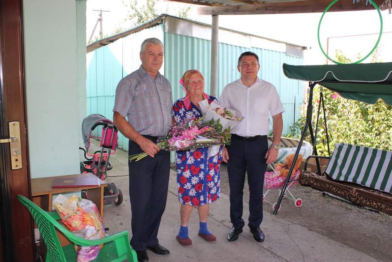 Жительница поселка Октябрьского, Герой Социалистического Труда Дина Ивановна Волчихина отмечает сегодня свой 86 день рождения