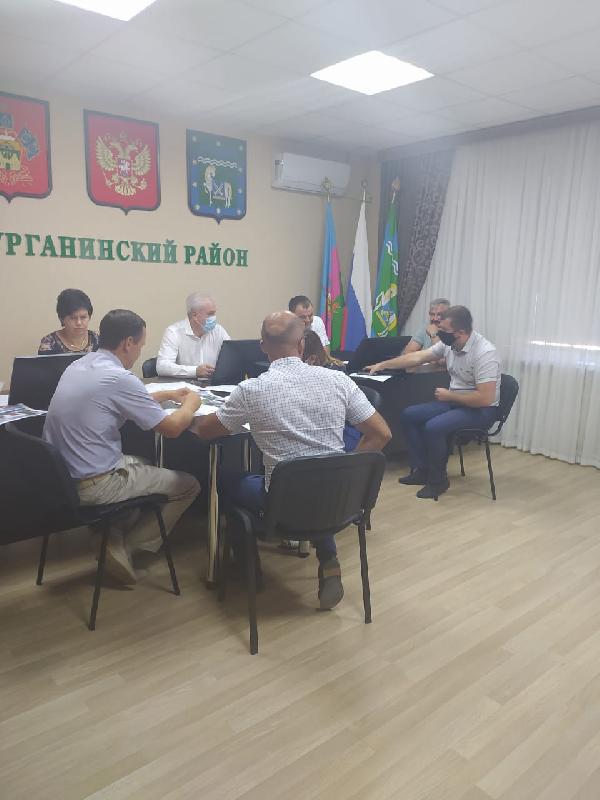 Глава Курганинского района Андрей Ворушилин провел сегодня очередное заседание градостроительного Совета