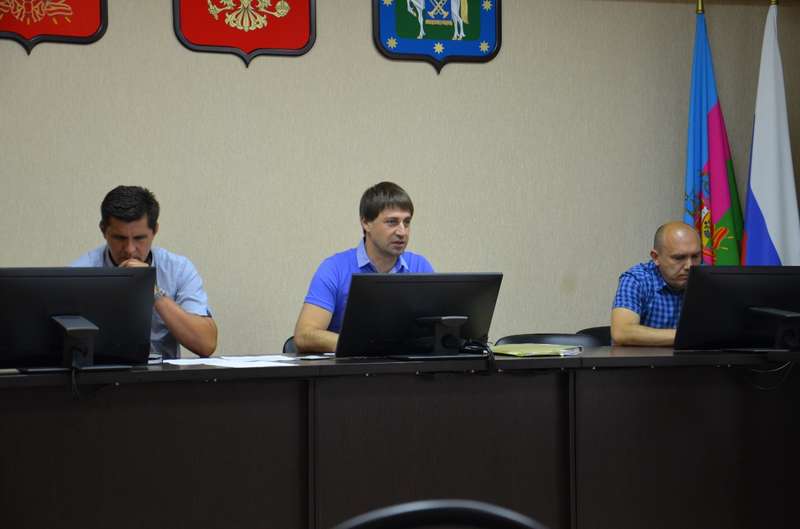 Молодые депутаты поучаствовали в заседании постоянных  комиссий Совета Курганинского городского поселения