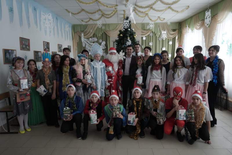 Воспитанники интерната станицы Темиргоевской получили от молодого депутата новогодние подарки 