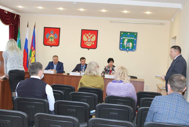 В рамках региональной недели депутат Государственной Думы Федерального Собрания РФ Андрей Дорошенко провел рабочее совещание в Курганинском районе